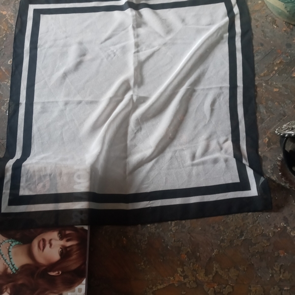 Set Two Scarf - Picture 4 of 6